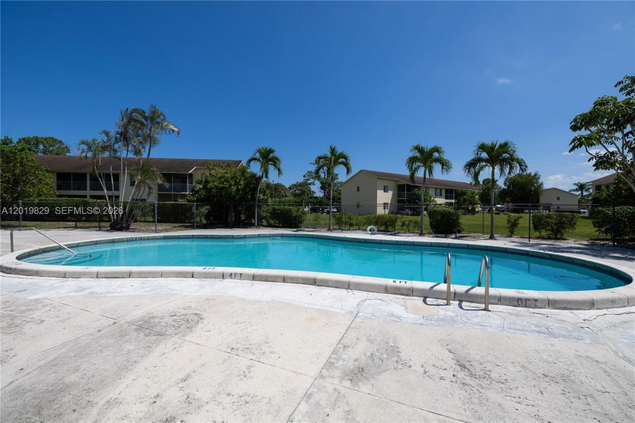 2130 Sherwood Forest Blvd , Unit 13, West Palm Beach, FL 33415 Photo