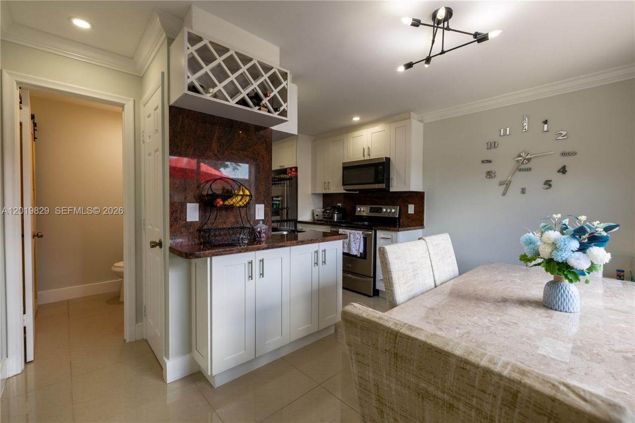 2130 Sherwood Forest Blvd , Unit 13, West Palm Beach, FL 33415 Photo