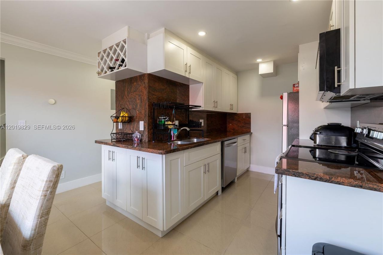 2130 Sherwood Forest Blvd , Unit 13, West Palm Beach, FL 33415 Photo