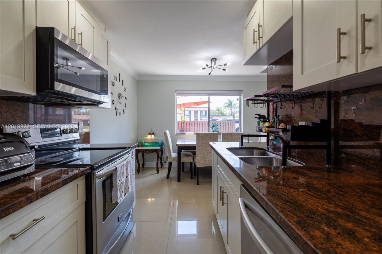 2130 Sherwood Forest Blvd , Unit 13, West Palm Beach, FL 33415 Photo