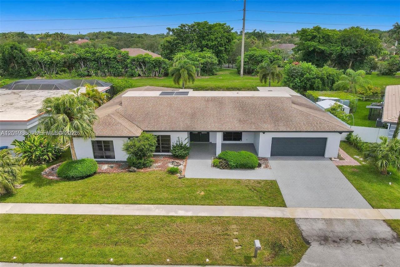 16610 Royal Poinciana Ct, Weston, FL 33326 Photo