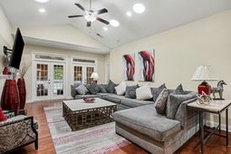 962 Henry James Dr. photo 4