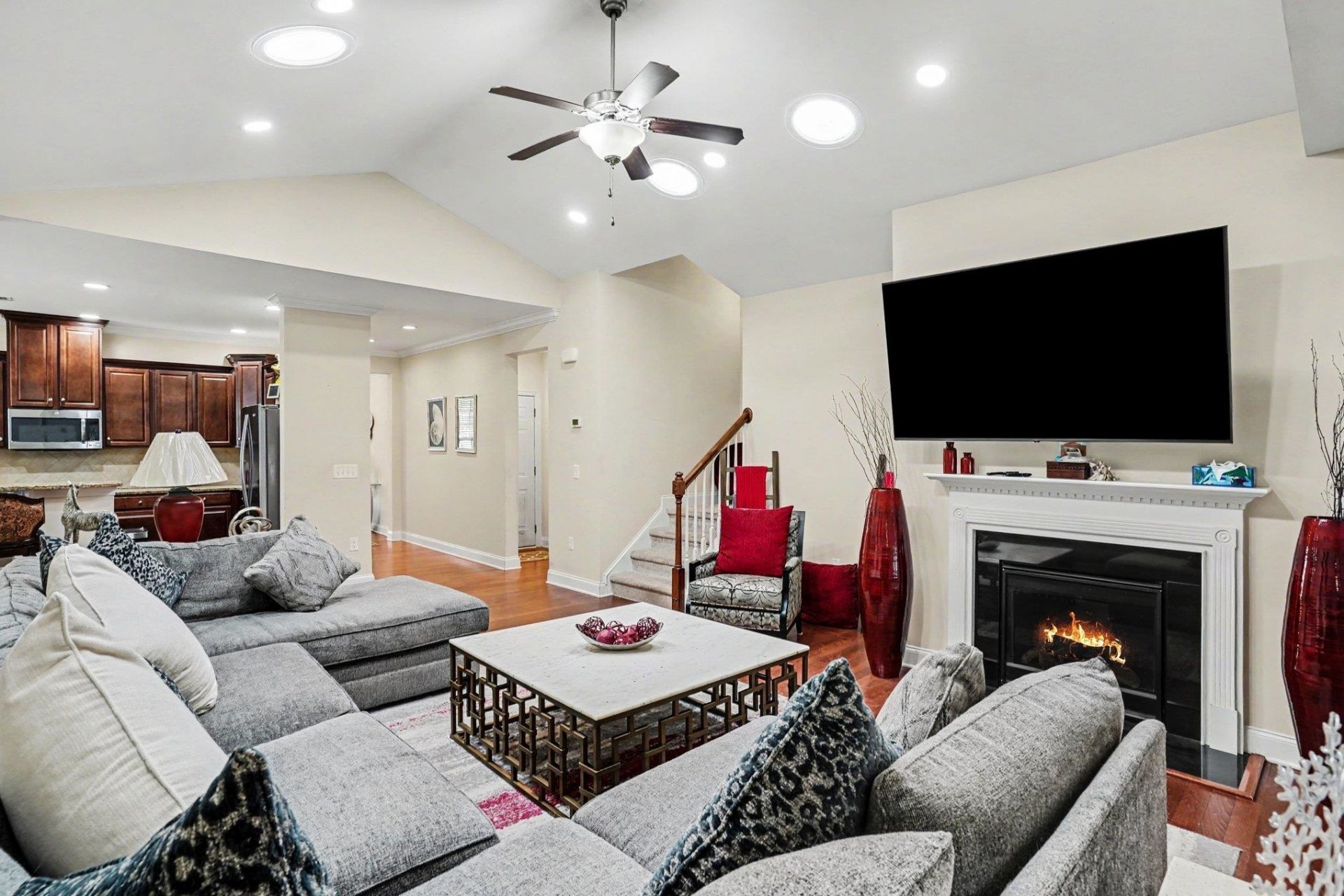 962 Henry James Dr. Photo 4