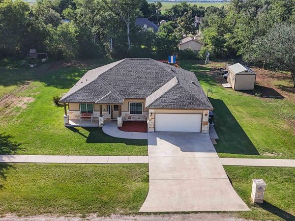 285 Hummingbird WAY, Martindale, TX 78655