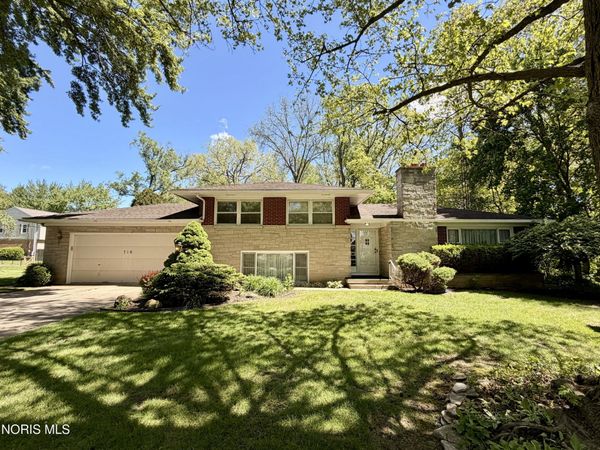 716 South Drive , Fremont, OH 43420