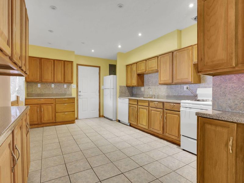 3784 E Deshler Avenue , Columbus, OH 43227 Photo 4