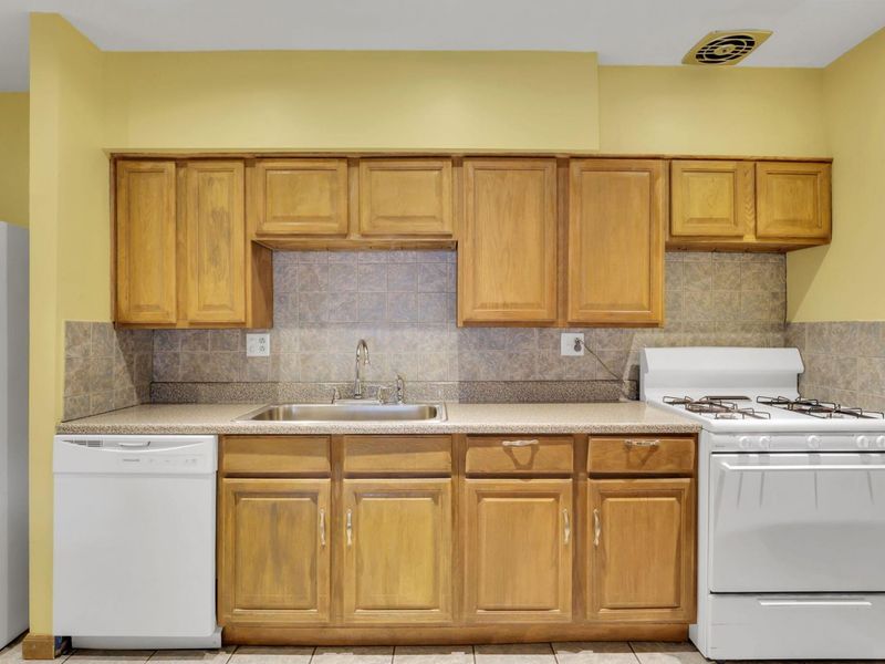 3784 E Deshler Avenue , Columbus, OH 43227 Photo 6