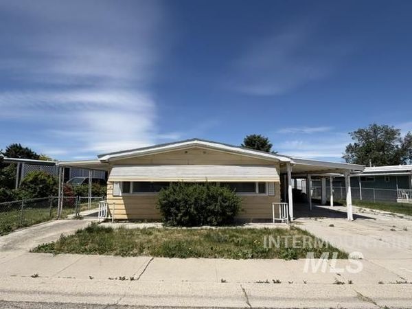 19 S Rose Cir, Meridian, ID 83642