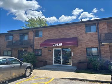 24635 Clareshire Drive, Unit 203, North Olmsted, OH 44070
