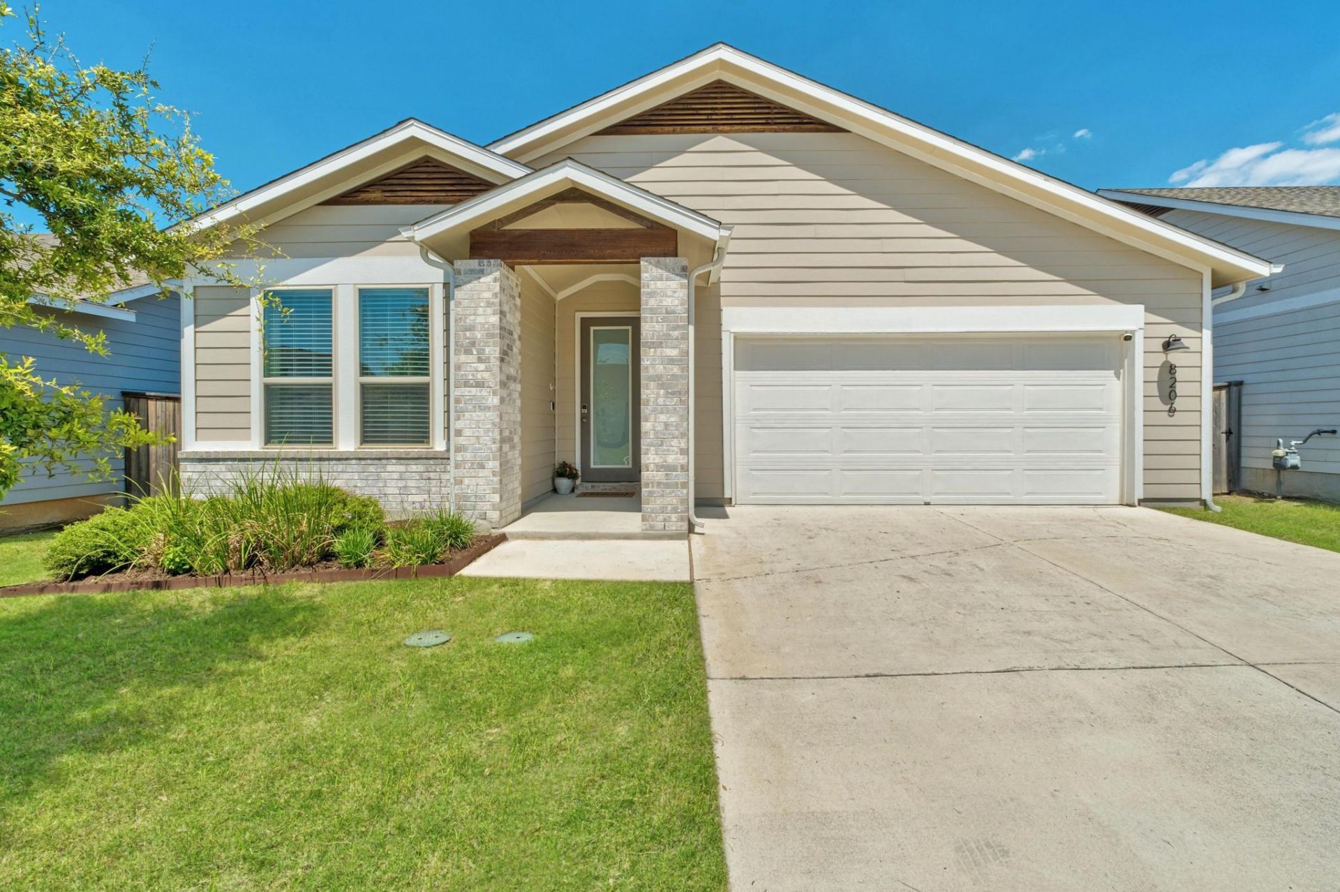 8206 Greyhawk Cv, Austin, TX 78744 Main Photo