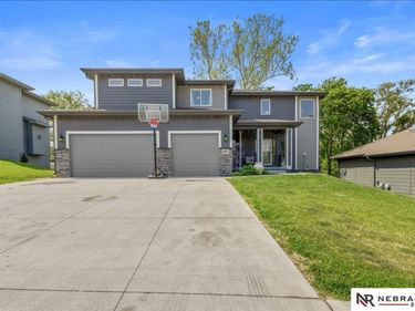 6421 Girard Street , Omaha, NE 68152