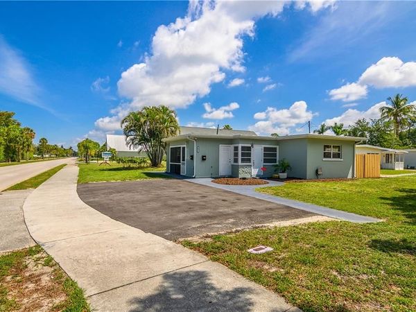 1015 10th AVE N, Unit 1011, NAPLES, FL 34102