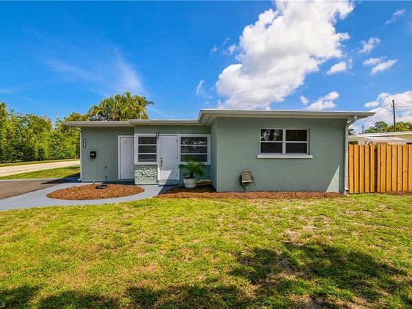 1015 10th AVE N, Unit 1011, NAPLES, FL 34102