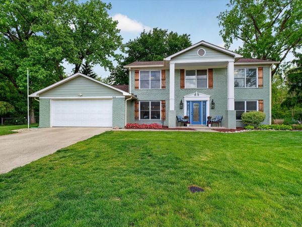 9838 Barth Drive , Zionsville, IN 46077