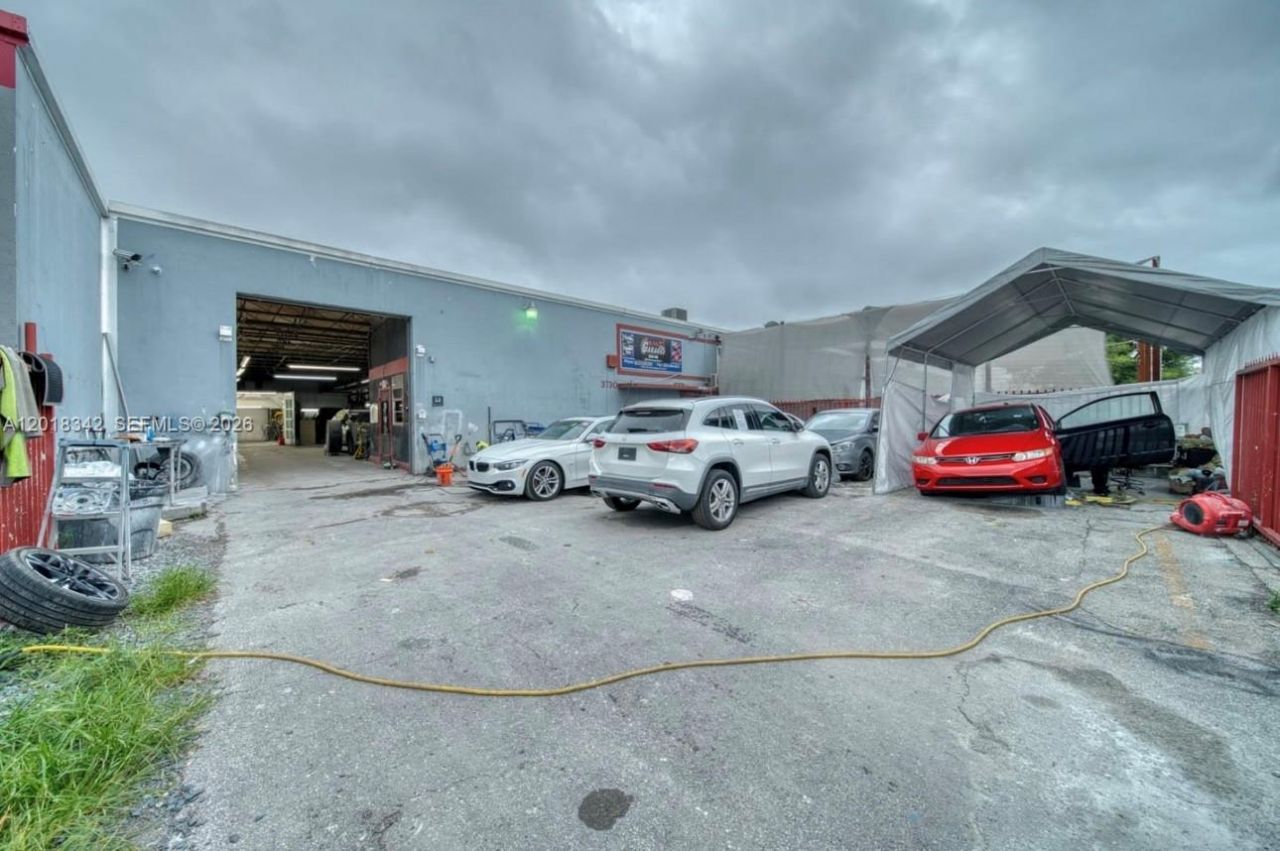 3730 NW 82nd St , Hialeah, FL 33147 Photo