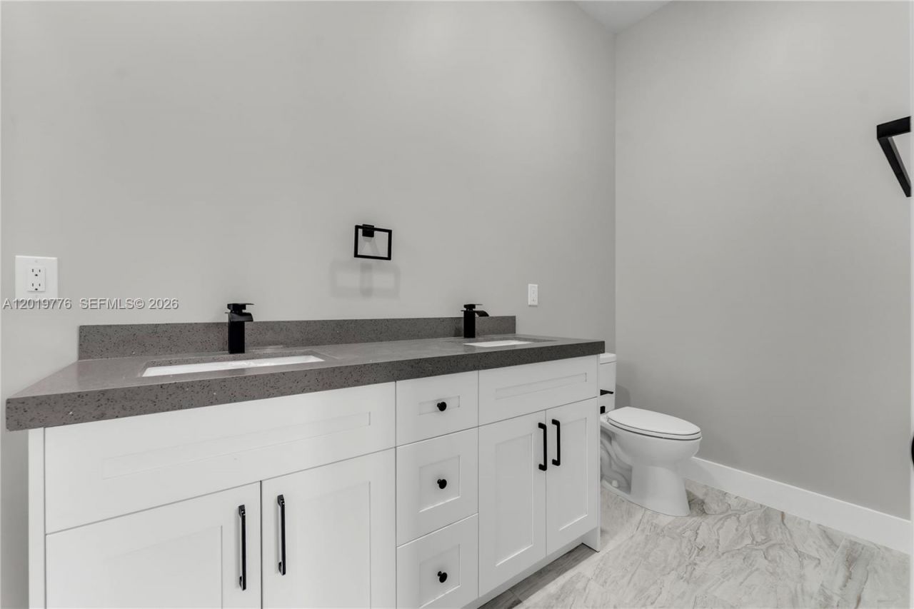 2947 NW 9th St, Fort Lauderdale, FL 33311 Photo