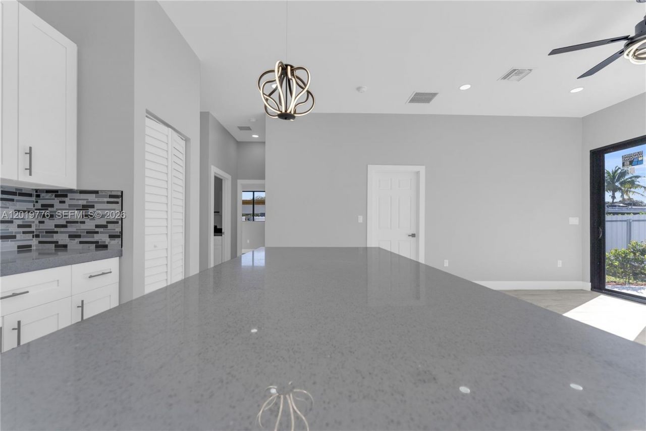 2947 NW 9th St, Fort Lauderdale, FL 33311 Photo