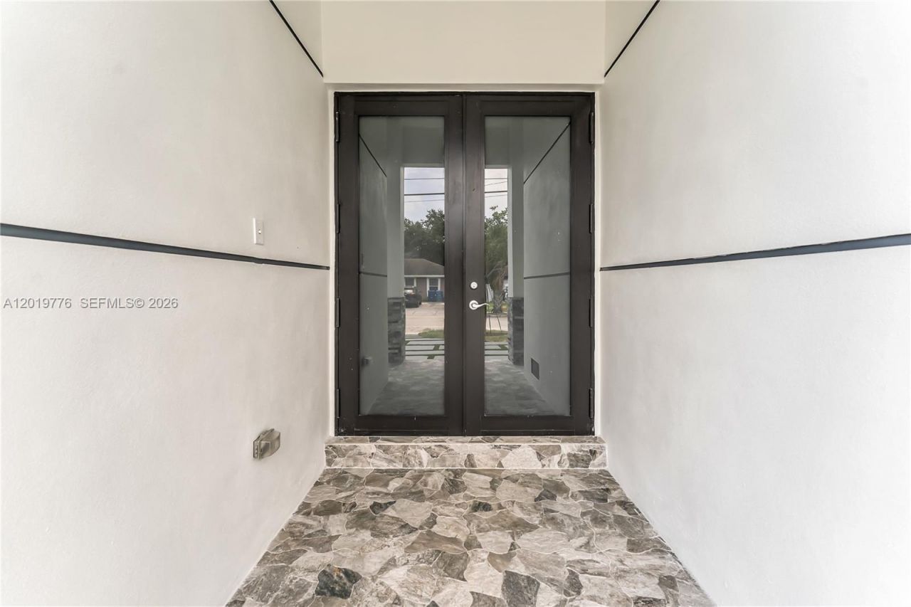 2947 NW 9th St, Fort Lauderdale, FL 33311 Photo