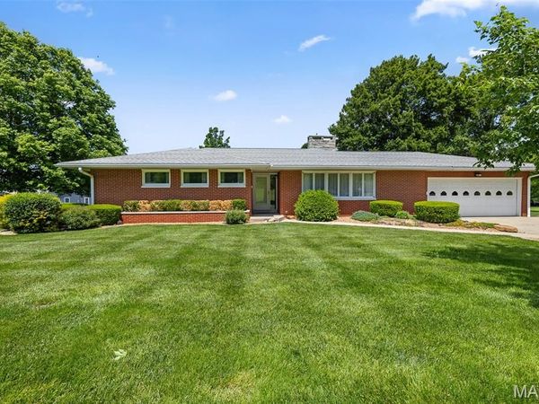 631 Yale Avenue , Hillsboro, IL 62049