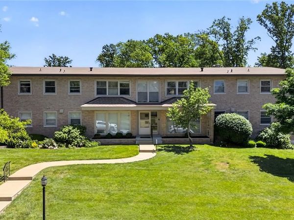 4 Delcrest Court , Unit 101, University City, MO 63124