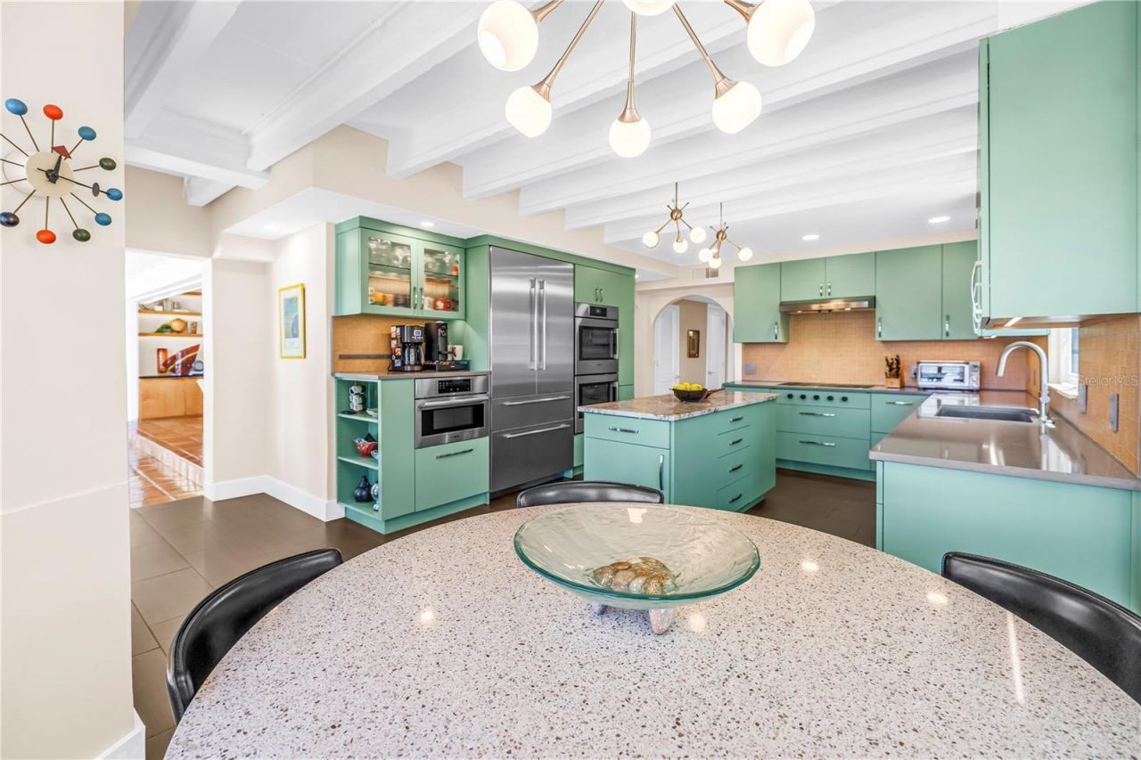 2781 Bayside Drive S, Saint Petersburg, FL 33705 Photo