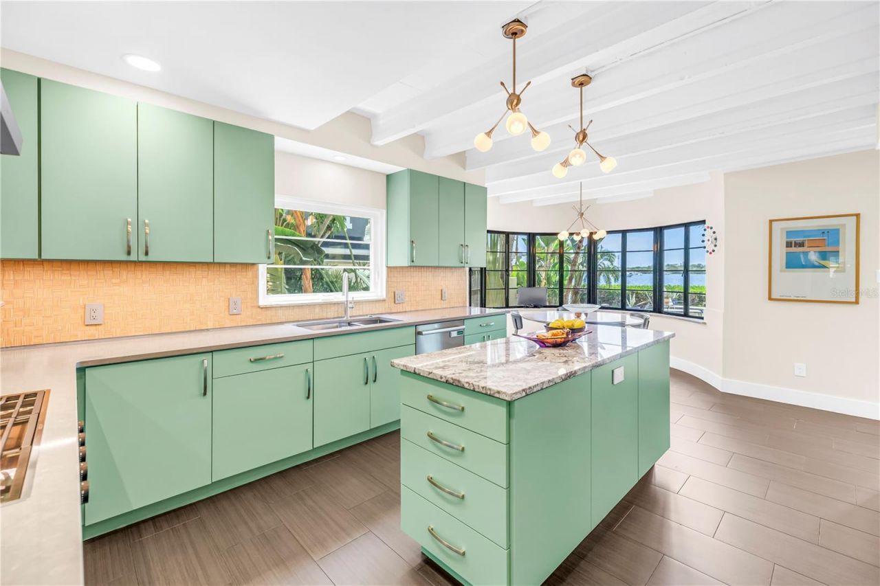 2781 Bayside Drive S, Saint Petersburg, FL 33705 Photo