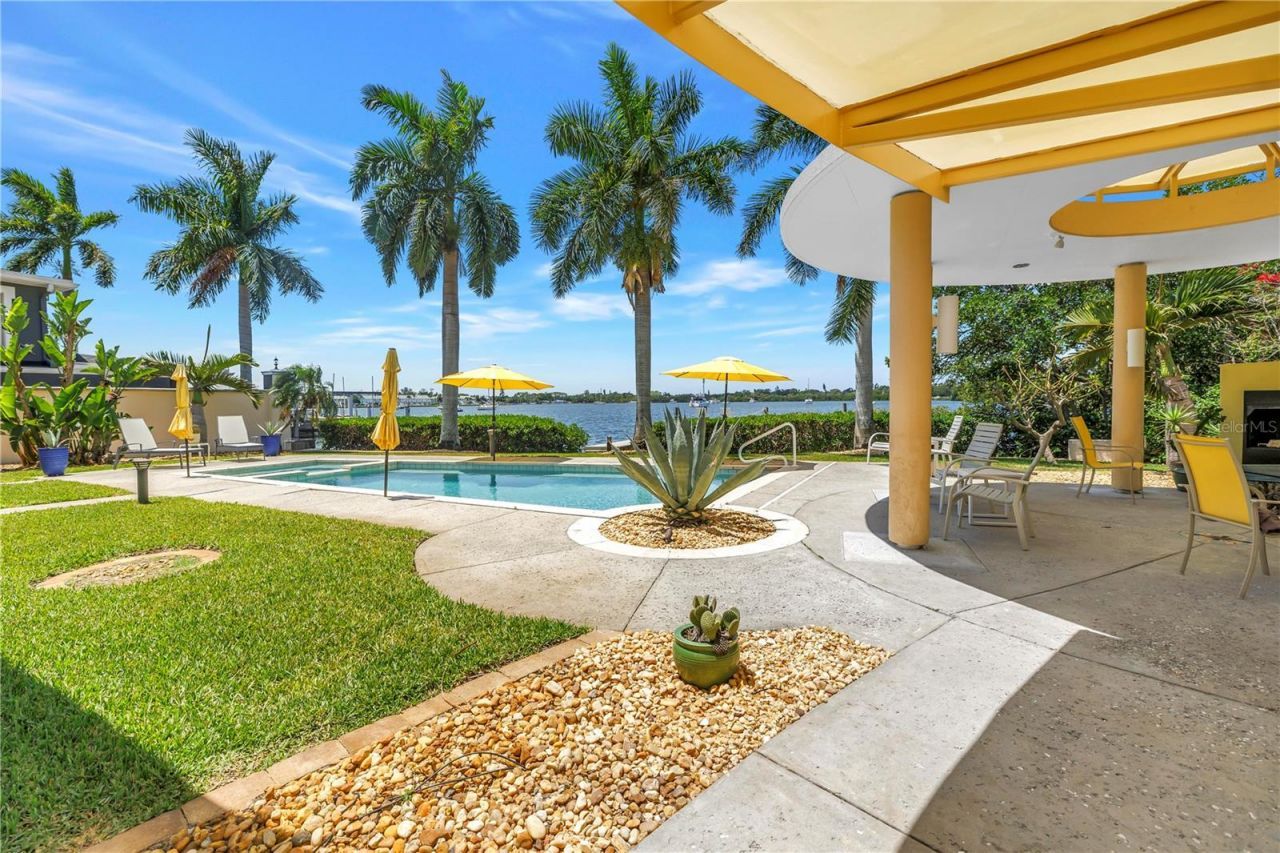 2781 Bayside Drive S, Saint Petersburg, FL 33705 Photo