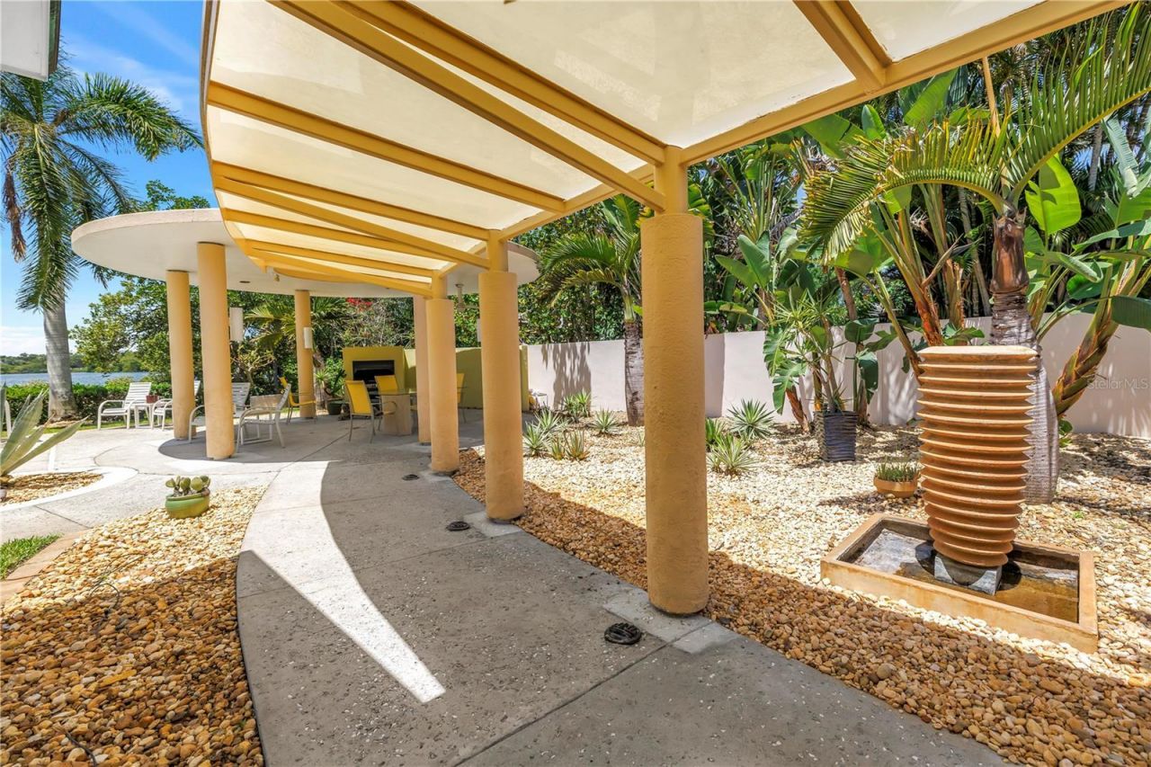 2781 Bayside Drive S, Saint Petersburg, FL 33705 Photo