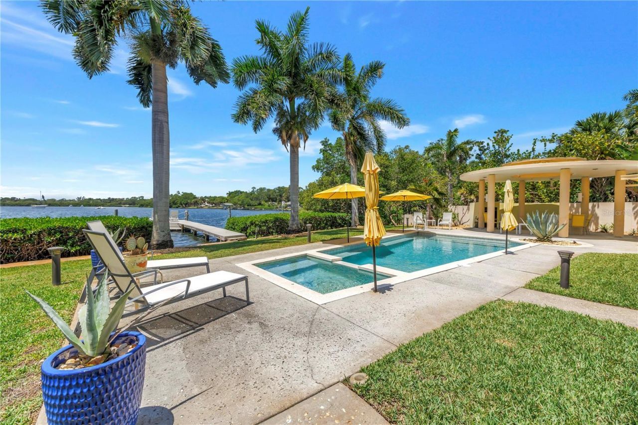 2781 Bayside Drive S, Saint Petersburg, FL 33705 Photo