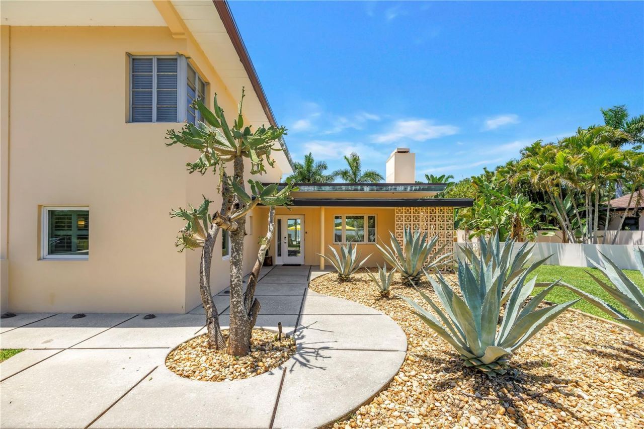 2781 Bayside Drive S, Saint Petersburg, FL 33705 Photo