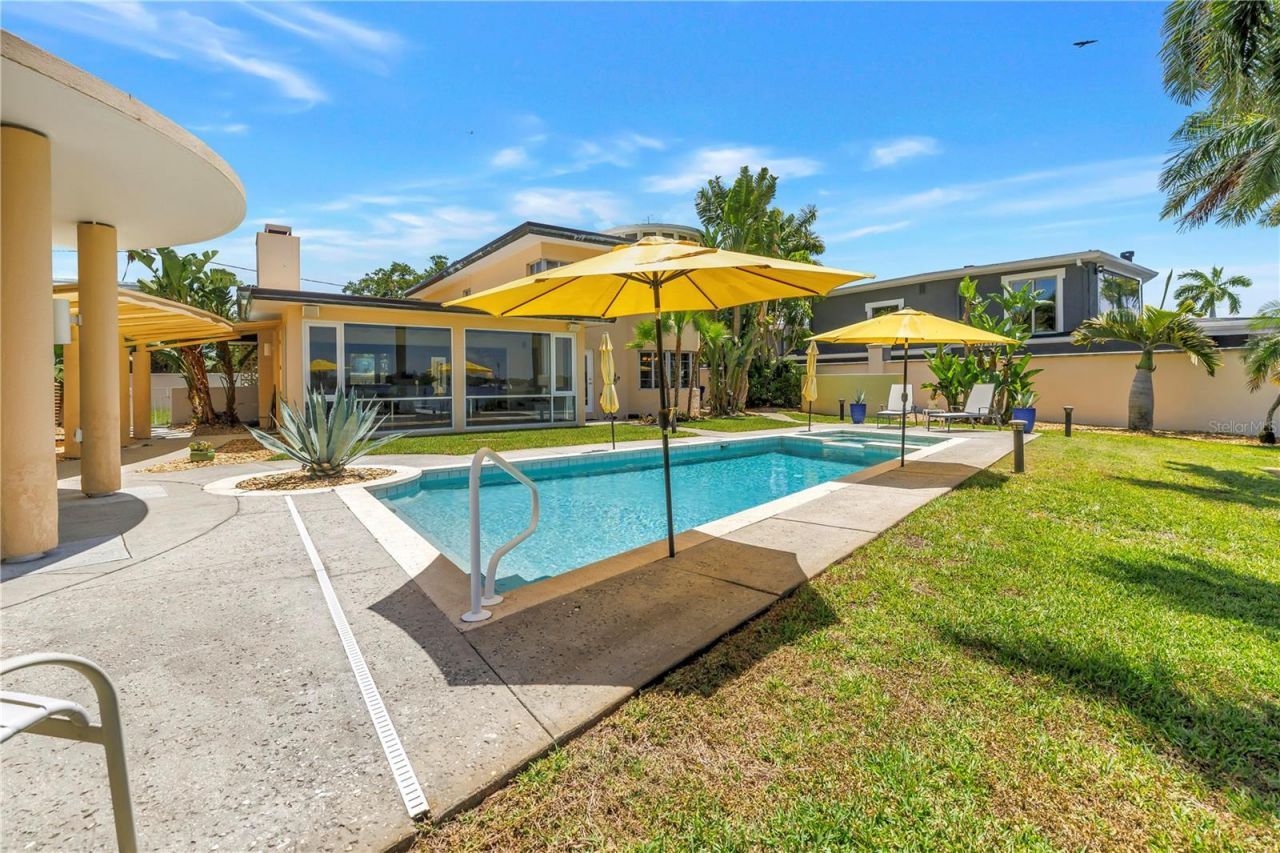 2781 Bayside Drive S, Saint Petersburg, FL 33705 Photo