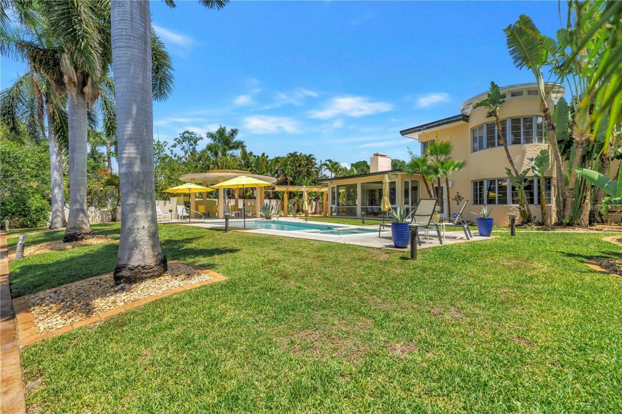 2781 Bayside Drive S, Saint Petersburg, FL 33705 Photo