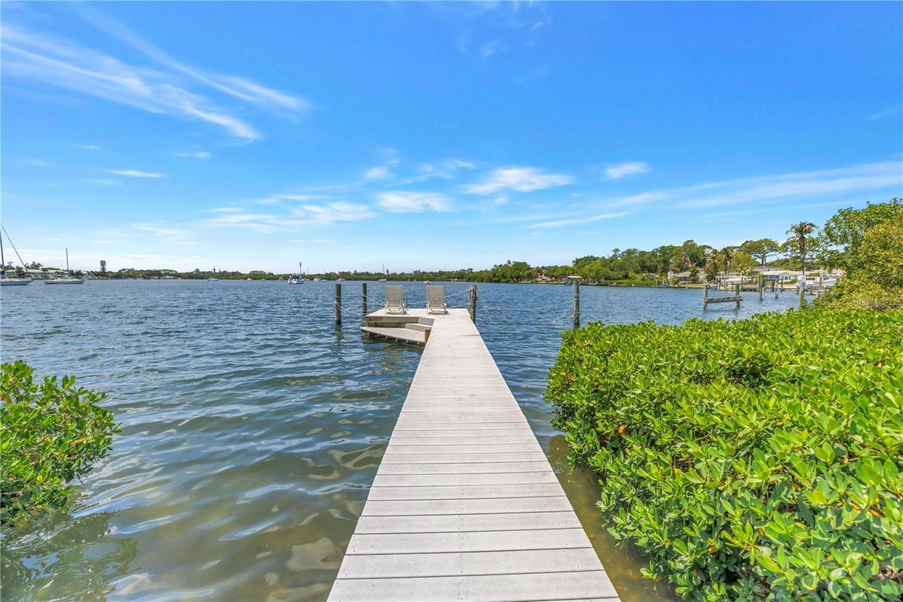 2781 Bayside Drive S, Saint Petersburg, FL 33705 Photo