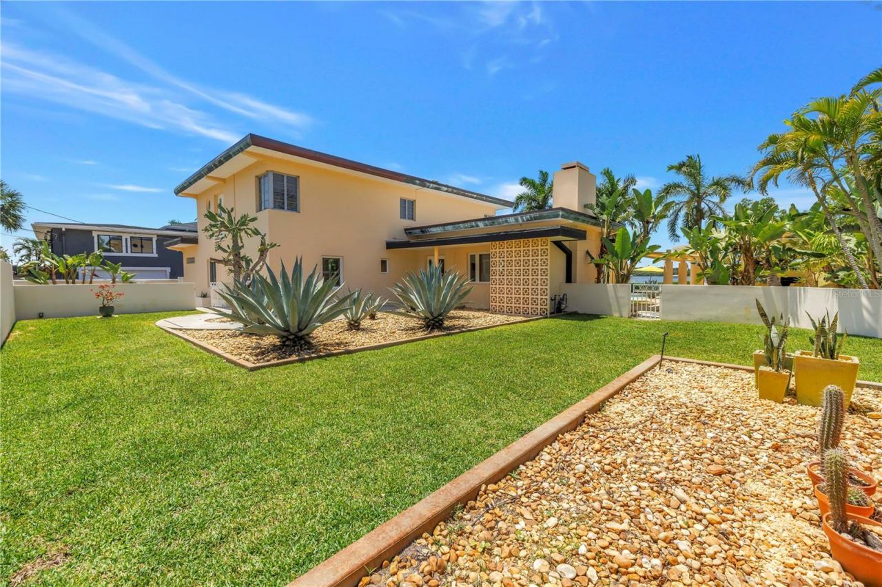 2781 Bayside Drive S, Saint Petersburg, FL 33705 Photo