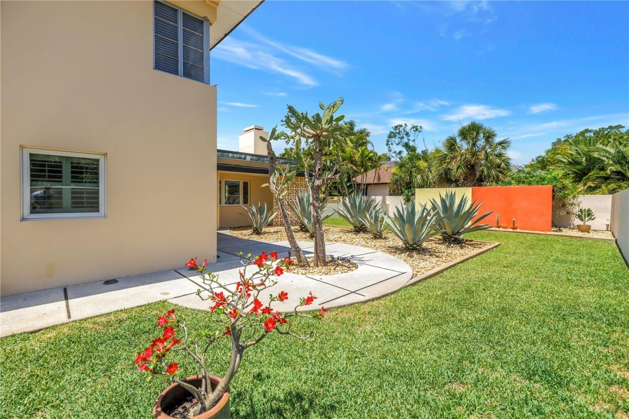 2781 Bayside Drive S, Saint Petersburg, FL 33705 Photo