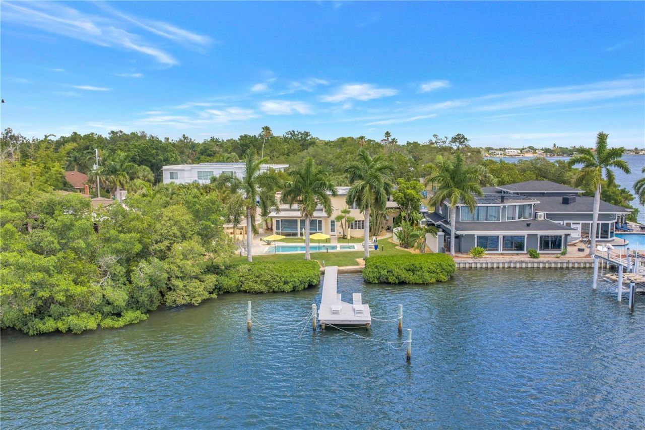 2781 Bayside Drive S, Saint Petersburg, FL 33705 Photo