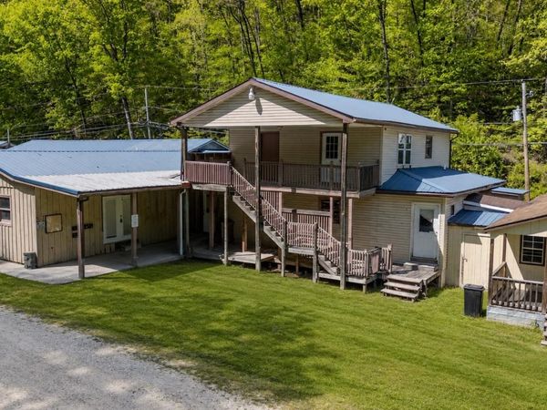 7846 Highway 1690 , Louisa, KY 41230