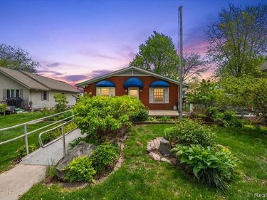 13358 Laplaisance Woods Street, La Salle Twp, MI 48145