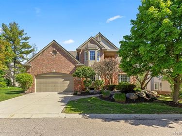 23395 Mission Lane, Farmington, MI 48335