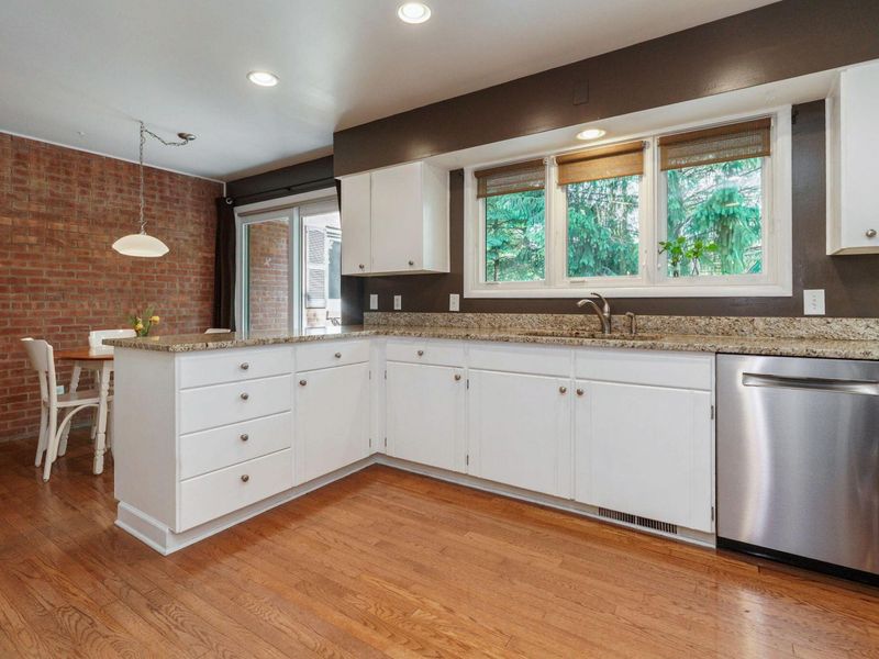 293 Ceramic Drive, Columbus, OH 43214 Photo 17