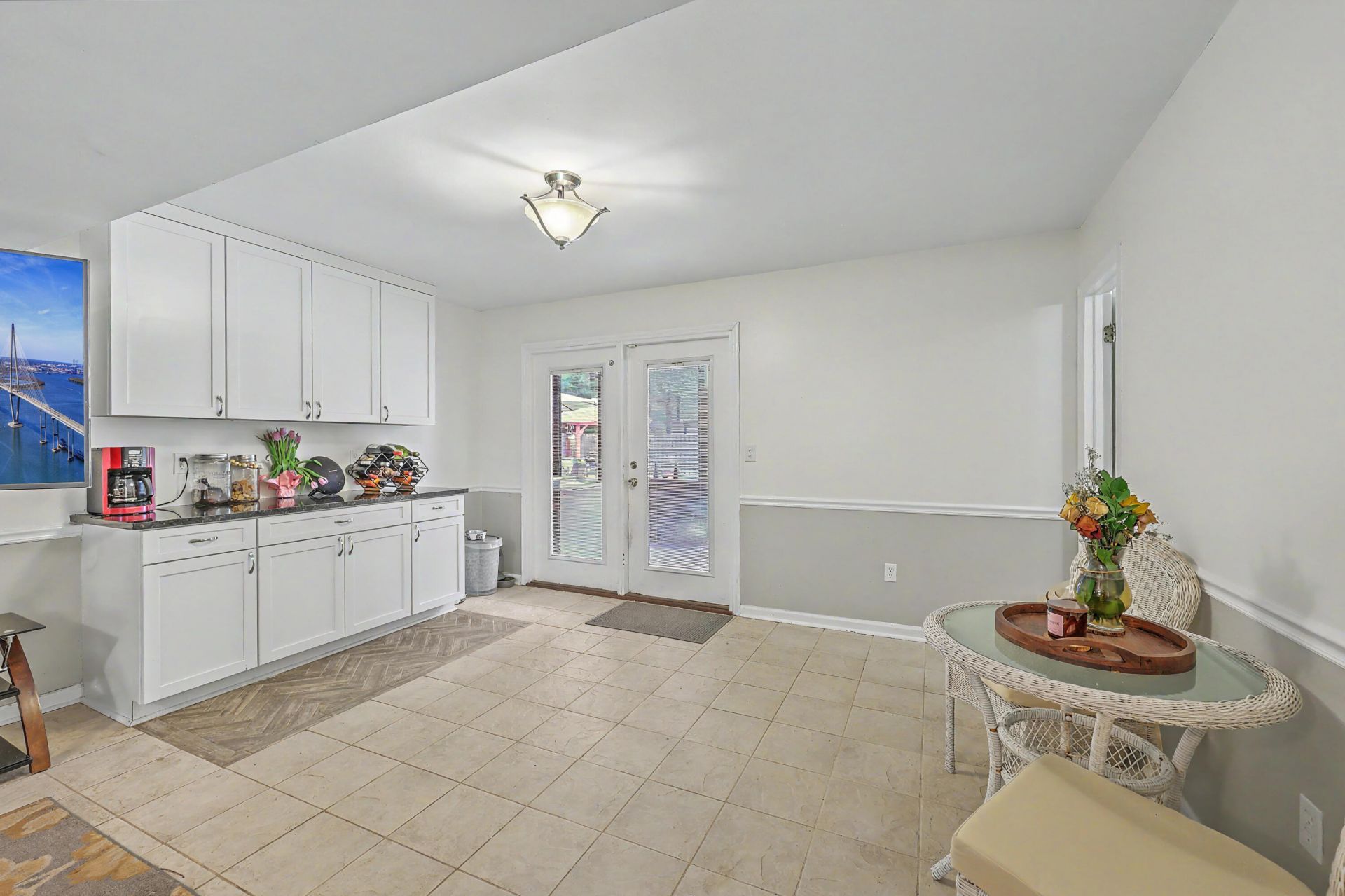 1773 Banbury Road Photo 20