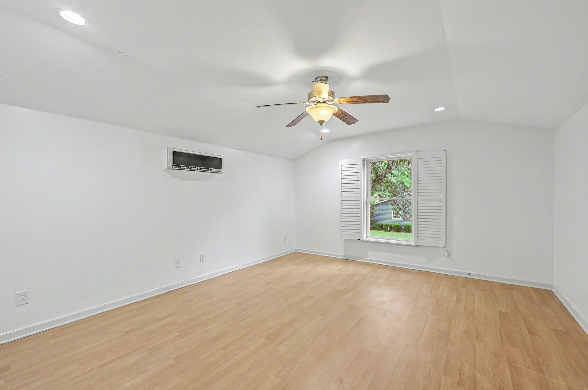 1773 Banbury Road Photo 27