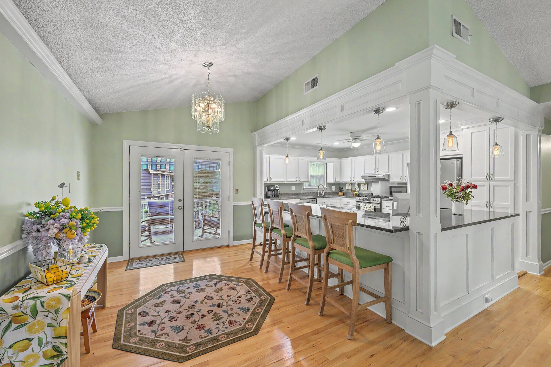 1773 Banbury Road Photo 5