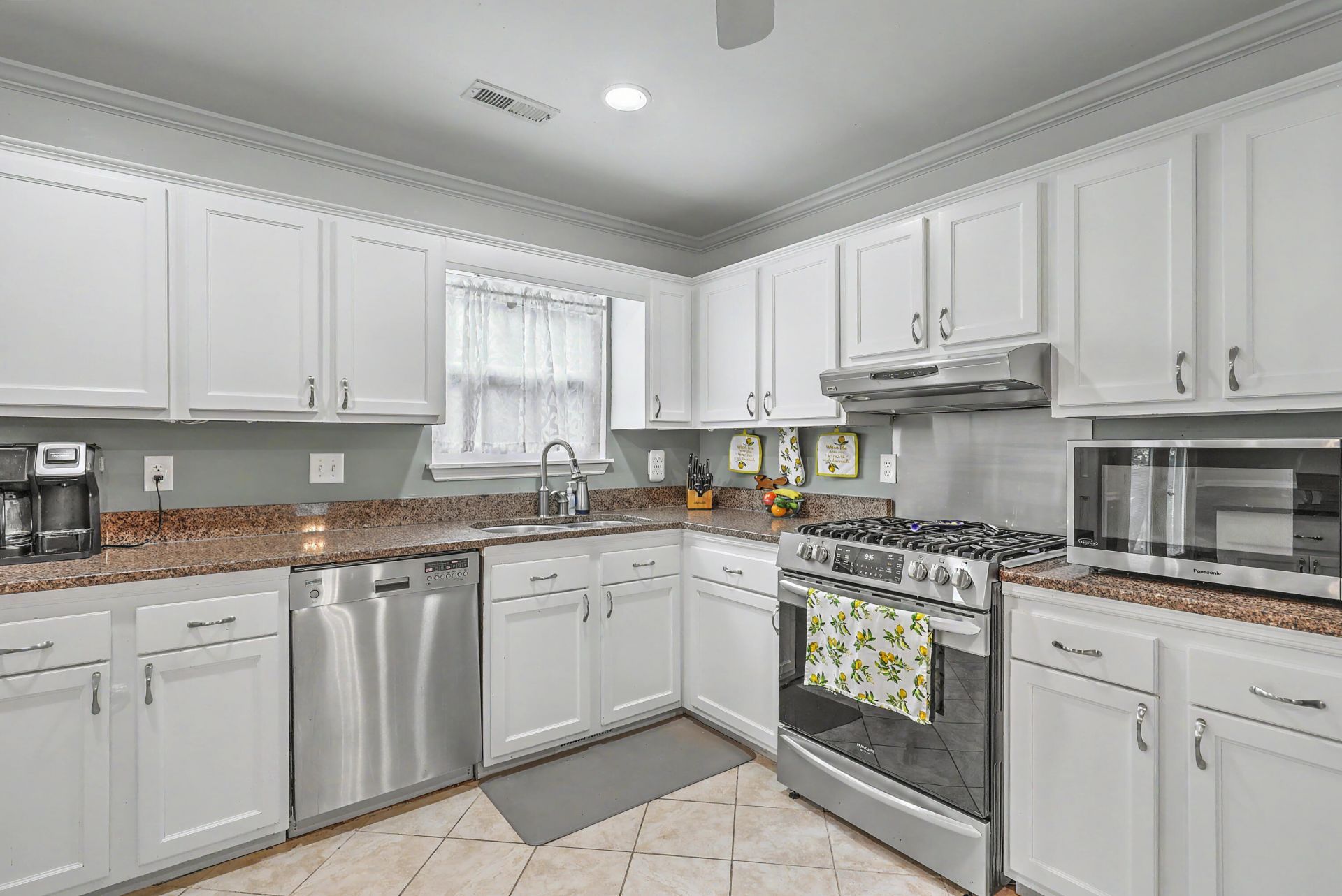 1773 Banbury Road Photo 8