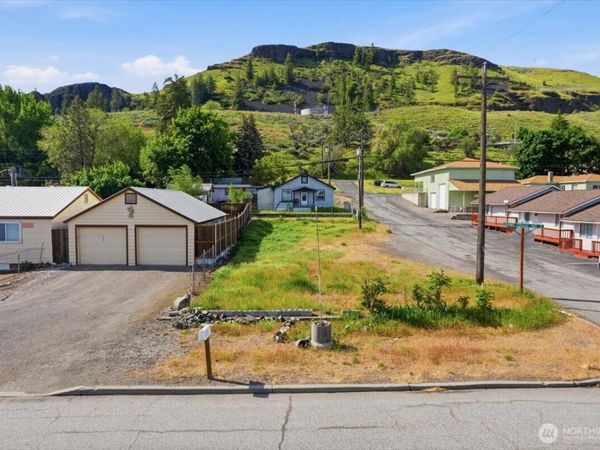 300 E Grand Coulee Avenue , Grand Coulee, WA 99133