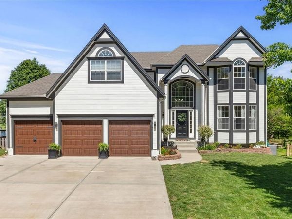 20803 S Skyview Lane, Spring Hill, KS 66083