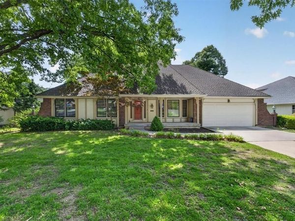 8995 Rosewood Drive, Prairie Village, KS 66207