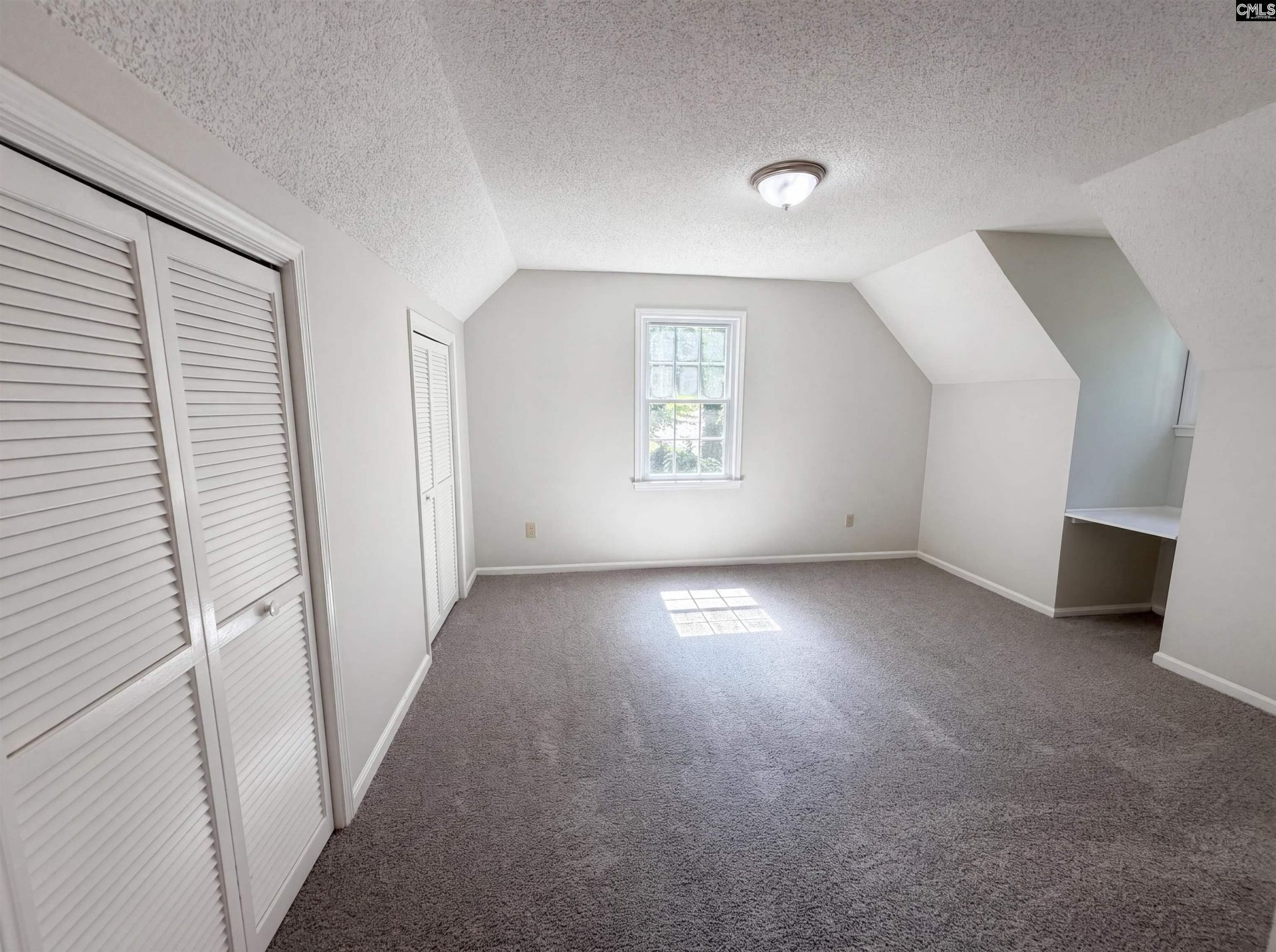 260 Woodwinds Drive Photo 17