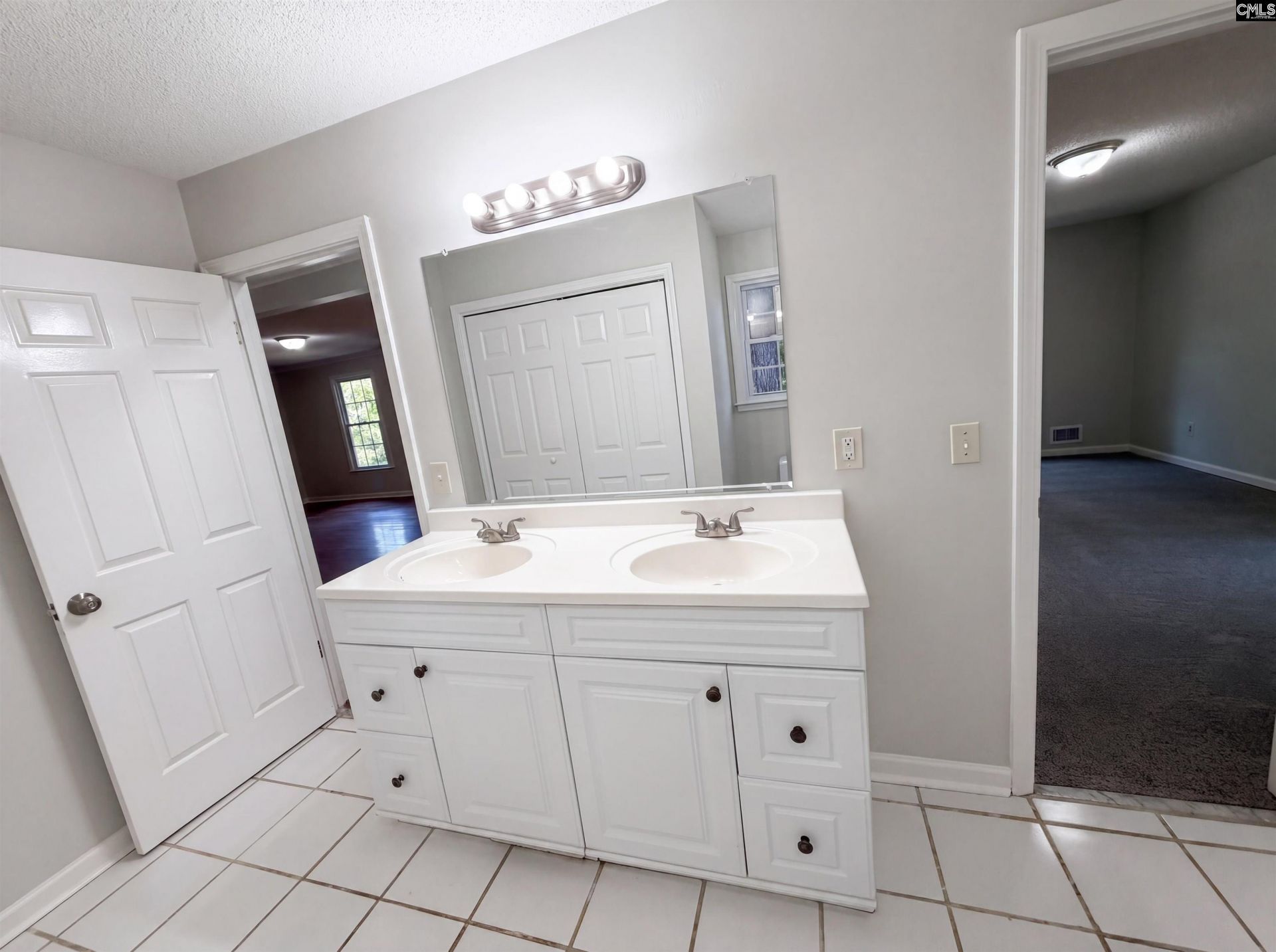 260 Woodwinds Drive Photo 18