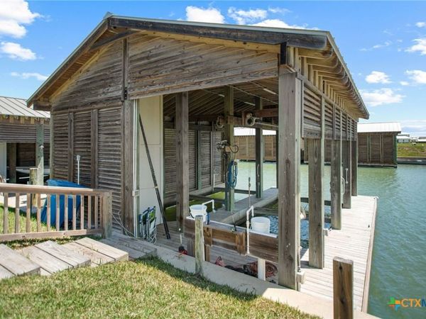 509 S 7th Street , Port O'Connor, TX 77982